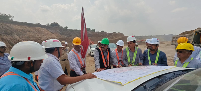 WCL CMD visits Gondegaon OCM